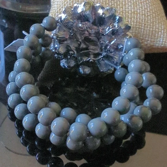 NWT - Lia Sophia Nordica Crystal Flower Bracelet with Gray Resin Beads - Picture 5 of 11